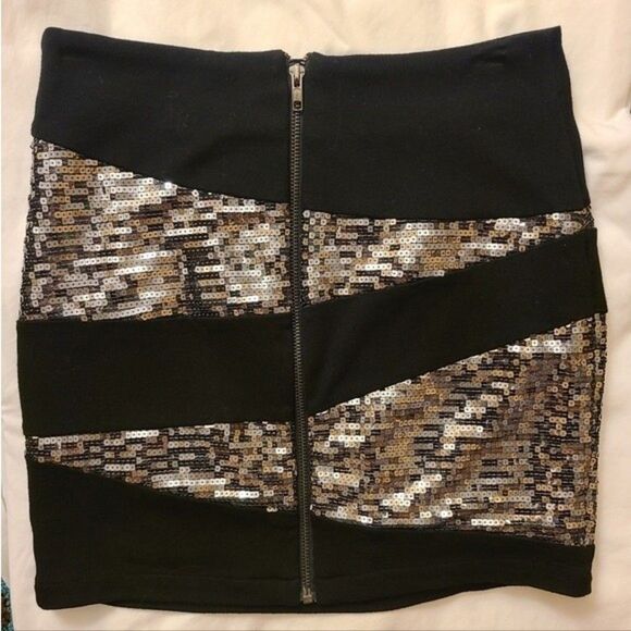 F21 Bodycon Sequin Skirt - Picture 2 of 4